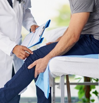 Почему болит колено 