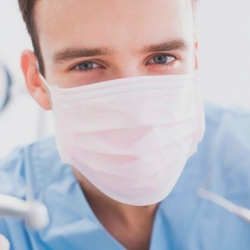 Сколько стоит имплантация зубов в Калининграде: разбираемся с ценами